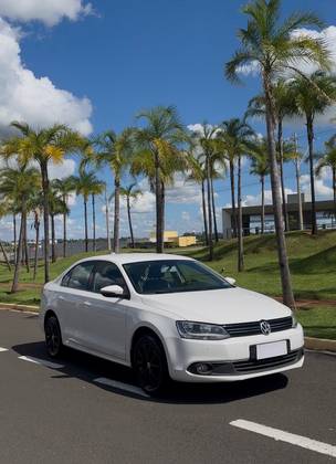 VOLKSWAGEN JETTA 2.0 COMFORTLINE FLEX 4P MANUAL